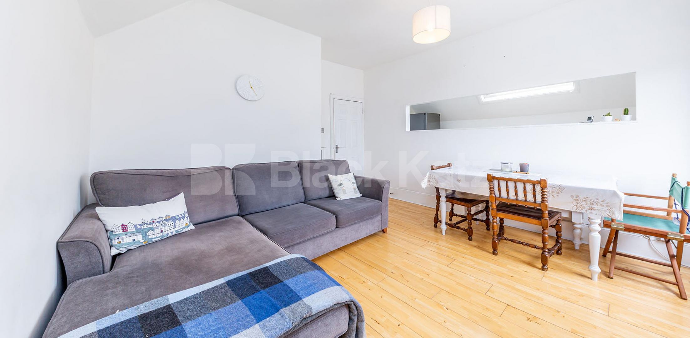 			TOP FLOOR OF A PERIOD CONVERSION, 1 Bedroom, 1 bath, 1 reception Apartment			 Wilberforce Road N4, FINSBURY PARK