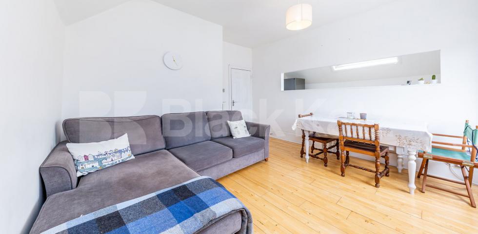 			TOP FLOOR OF A PERIOD CONVERSION, 1 Bedroom, 1 bath, 1 reception Apartment			 Wilberforce Road N4, FINSBURY PARK