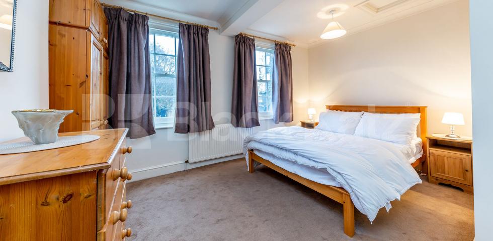 			2 Bedroom, 1 bath, 1 reception House			 Baring Street  , DE BEAUVOIR TOWN N1