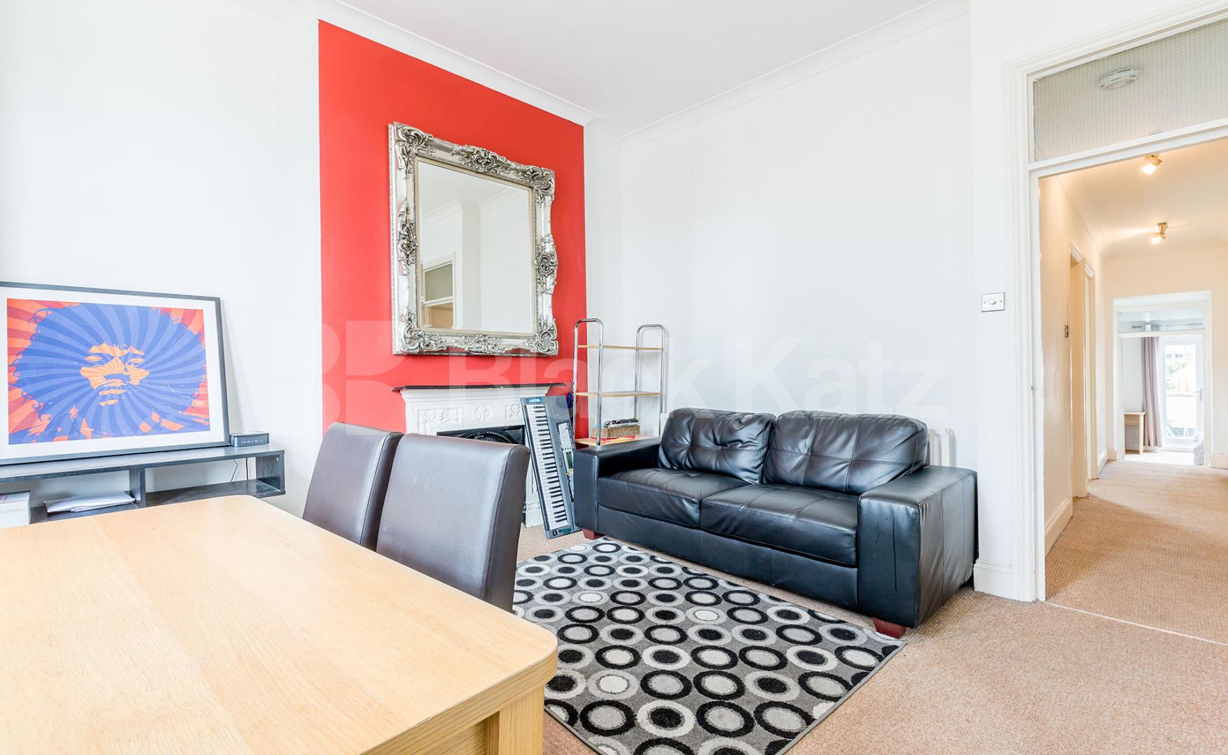 Gourmet kitchen 3 Bedroom, Furnished Flat in Claremont Road NW2