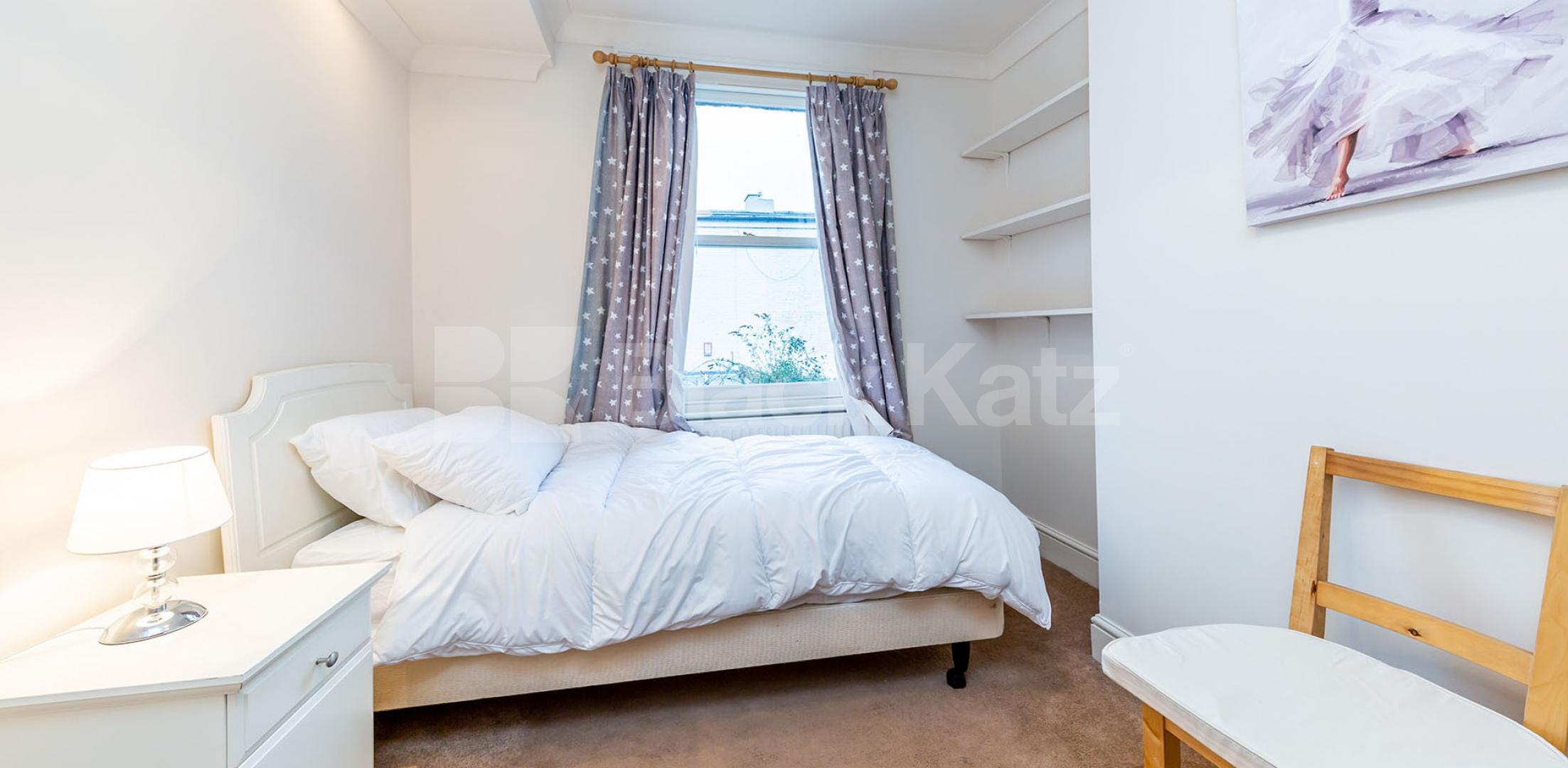 			2 Bedroom, 1 bath, 1 reception House			 Baring Street  , DE BEAUVOIR TOWN N1 