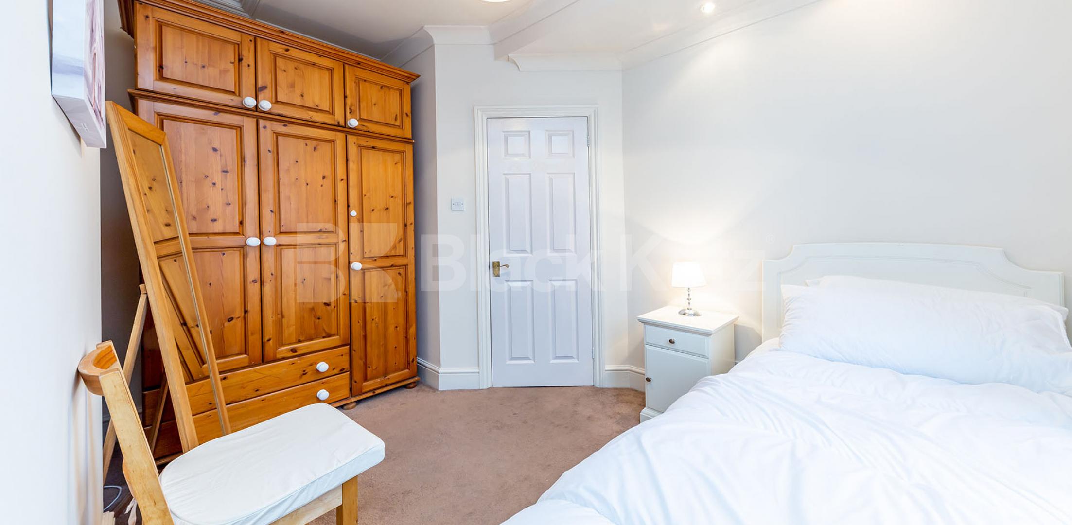			2 Bedroom, 1 bath, 1 reception House			 Baring Street  , DE BEAUVOIR TOWN N1