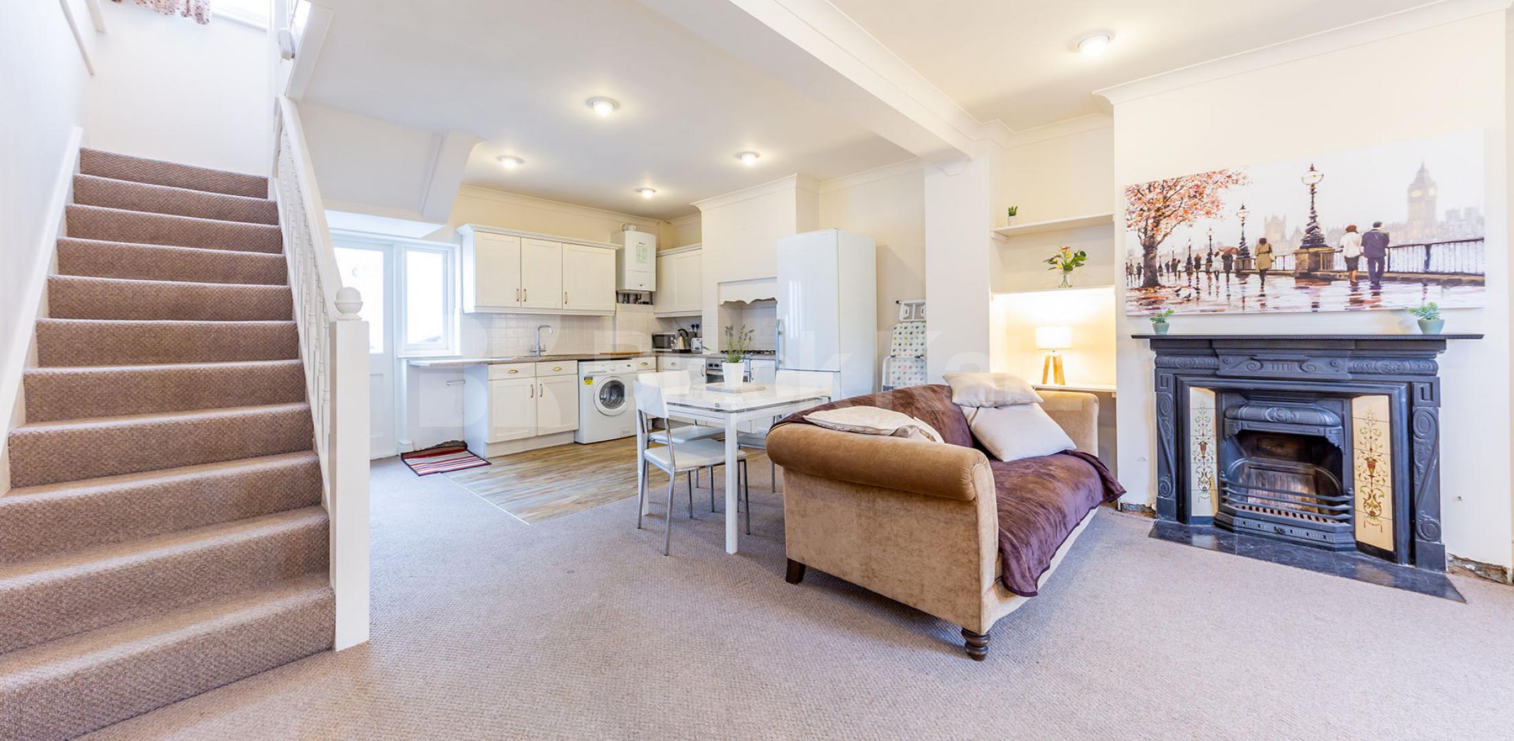 			2 Bedroom, 1 bath, 1 reception House			 Baring Street  , DE BEAUVOIR TOWN N1 