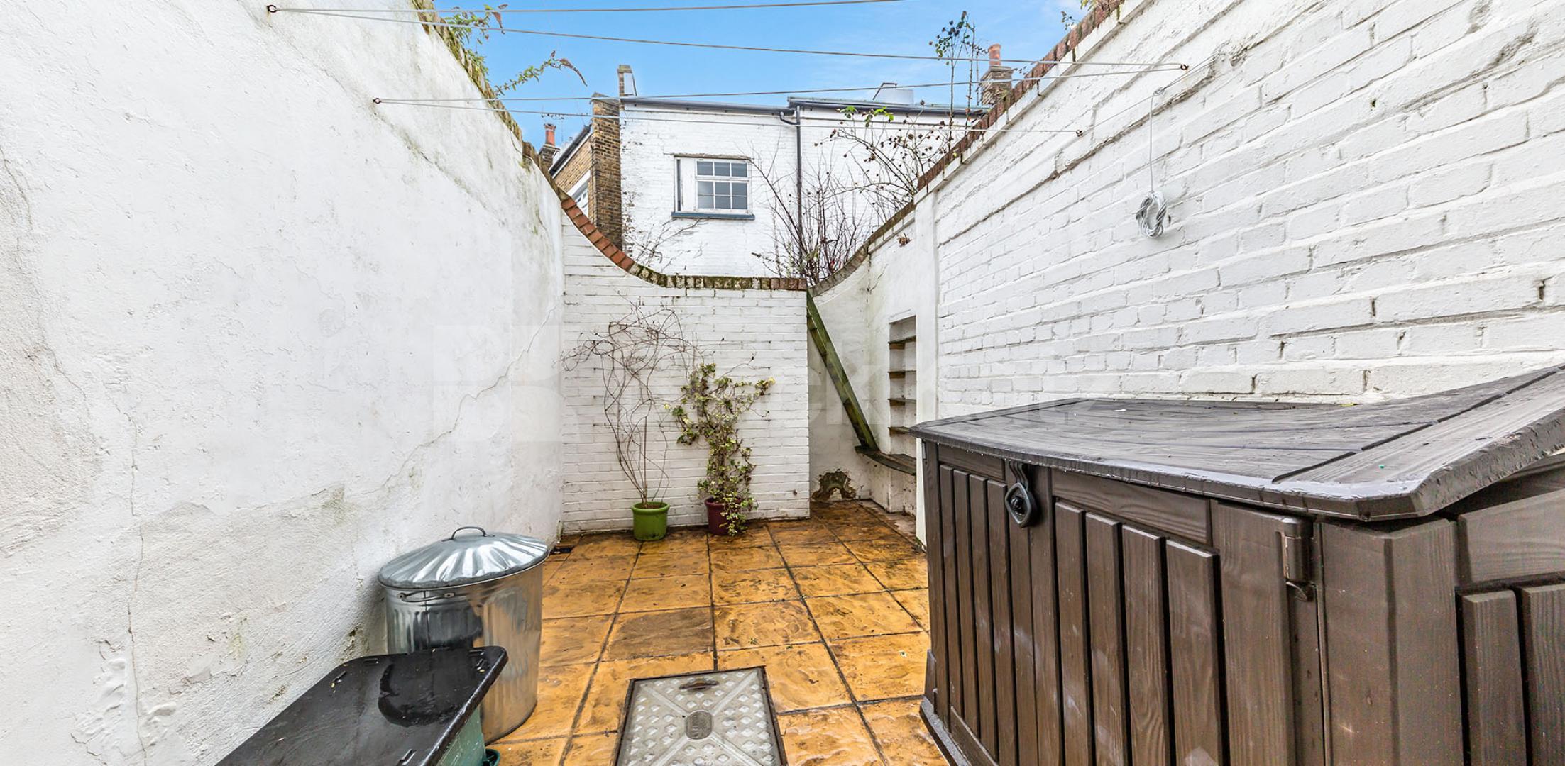 			2 Bedroom, 1 bath, 1 reception House			 Baring Street  , DE BEAUVOIR TOWN N1