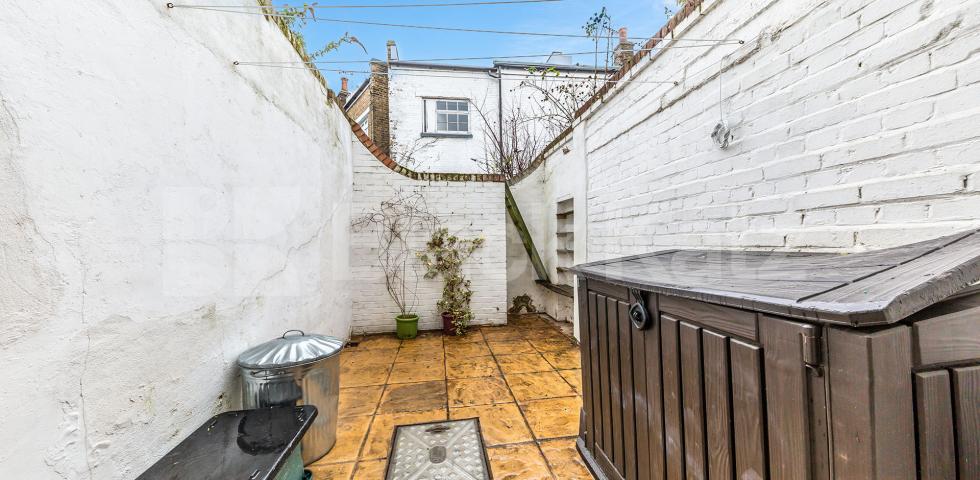			2 Bedroom, 1 bath, 1 reception House			 Baring Street  , DE BEAUVOIR TOWN N1