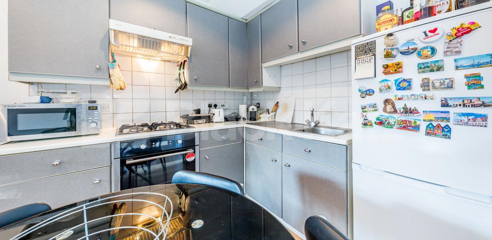 One bedroom coach house located a short walk to both to Highgate station Archway Road, Highgate