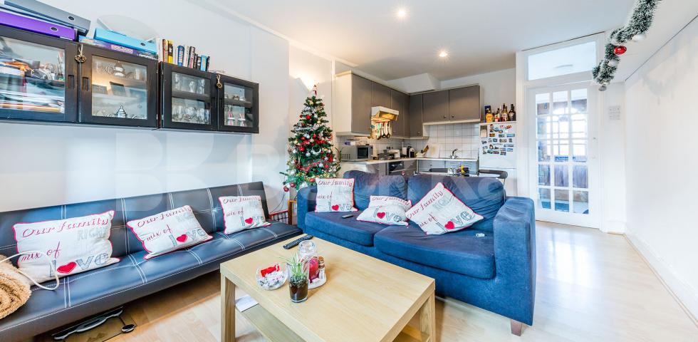 Bright 1 Bed Flat with Private Garden in Prime Archway Location Archway Road, Highgate