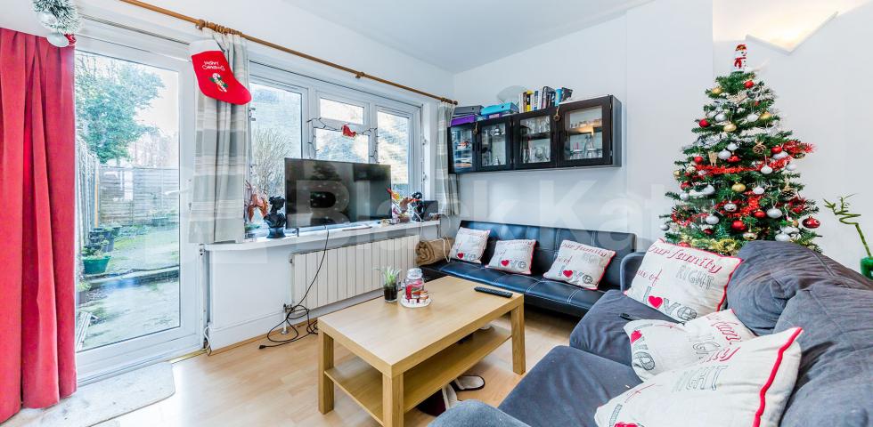 Bright 1 Bed Flat with Private Garden in Prime Archway Location Archway Road, Highgate