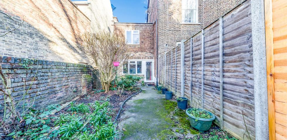Bright 1 Bed Flat with Private Garden in Prime Archway Location Archway Road, Highgate