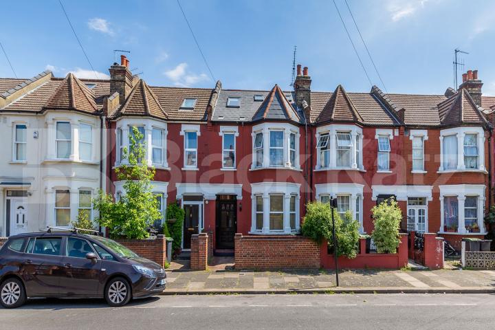 Bright and modern spacious house boasting solid oak flooring and two receptions Sandford Avenue , Wood Green / White Hart Lane