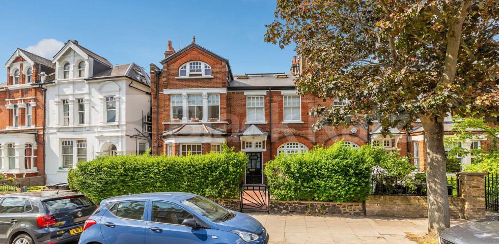 Spacious 2-Bed Flat on Ridge Rd, Crouch End with Stunning Alexandra Views Ridge Road, Crouch End