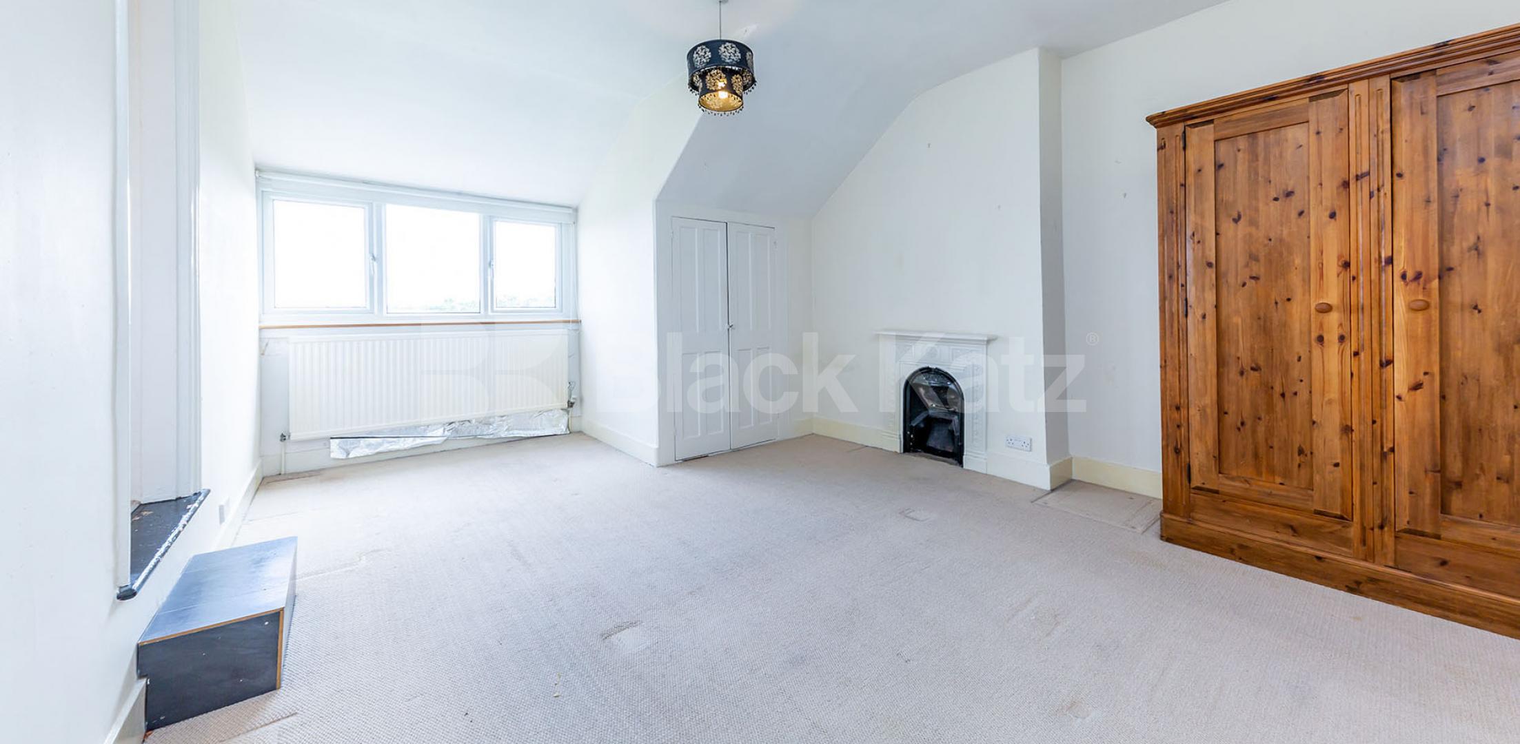 			New Instruction!, 2 Bedroom, 1 bath, 1 reception Flat			 Church Crescent, Muswell Hill / Highgate Wood