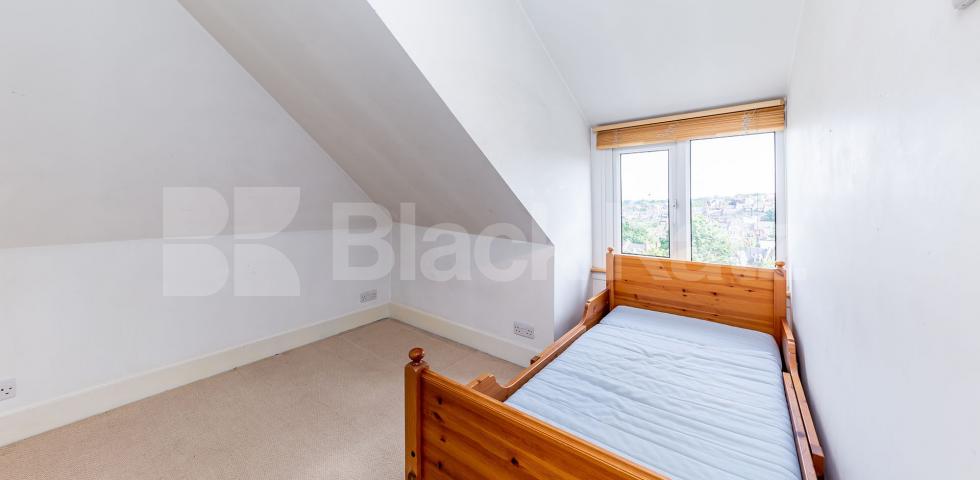 			New Instruction!, 2 Bedroom, 1 bath, 1 reception Flat			 Church Crescent, Muswell Hill / Highgate Wood