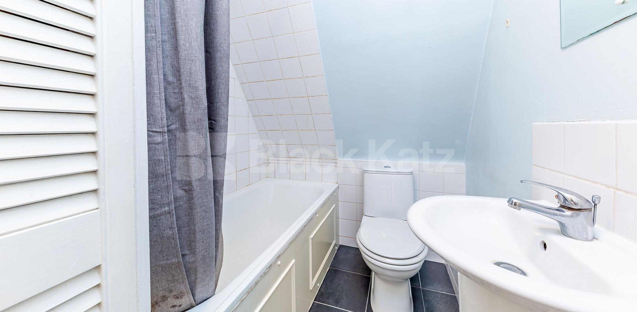 			New Instruction!, 2 Bedroom, 1 bath, 1 reception Flat			 Church Crescent, Muswell Hill / Highgate Wood