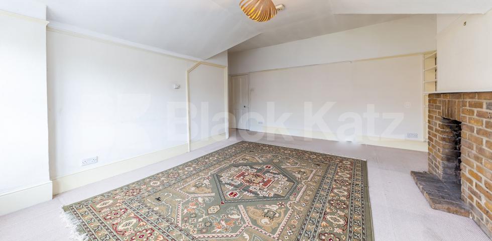 			New Instruction!, 2 Bedroom, 1 bath, 1 reception Flat			 Church Crescent, Muswell Hill / Highgate Wood