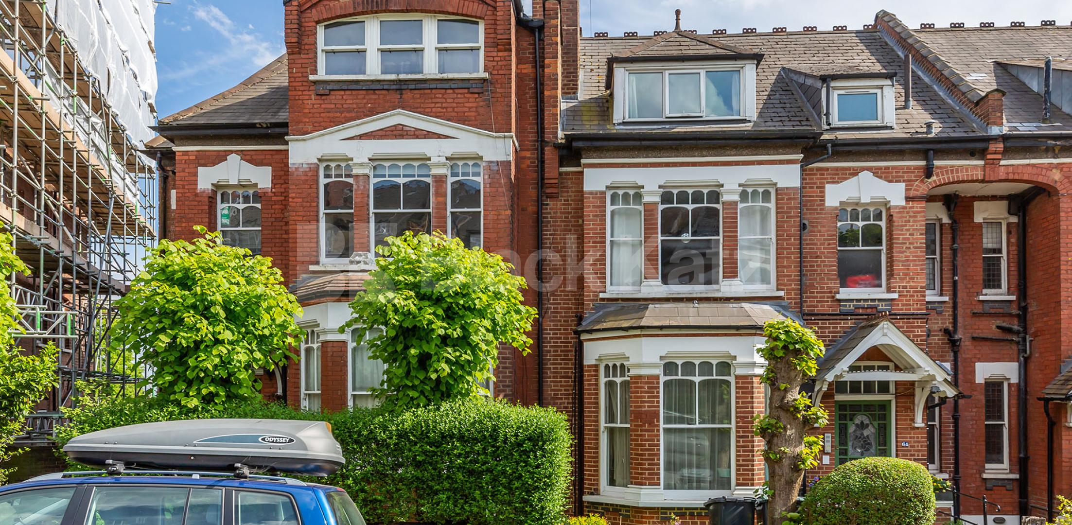 			New Instruction!, 2 Bedroom, 1 bath, 1 reception Flat			 Church Crescent, Muswell Hill / Highgate Wood