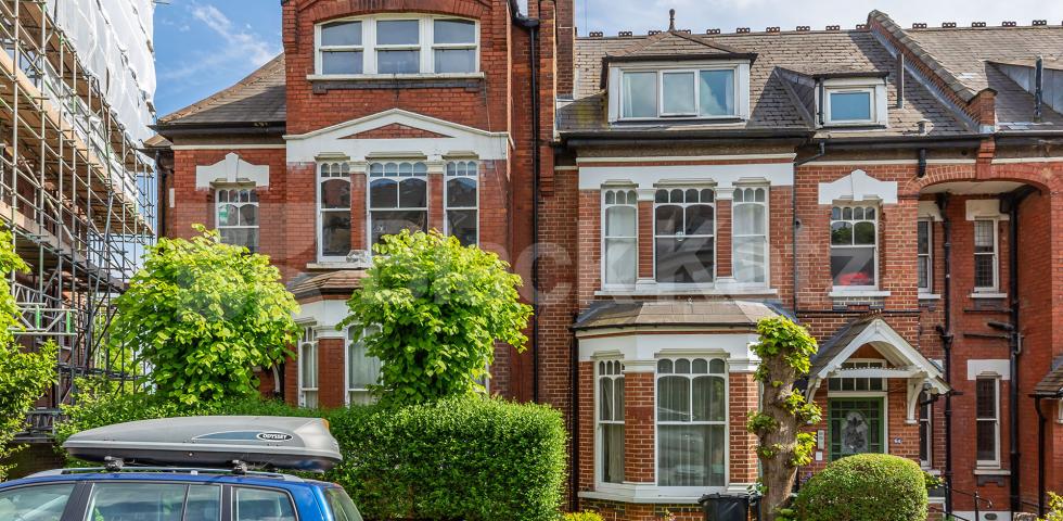 			New Instruction!, 2 Bedroom, 1 bath, 1 reception Flat			 Church Crescent, Muswell Hill / Highgate Wood