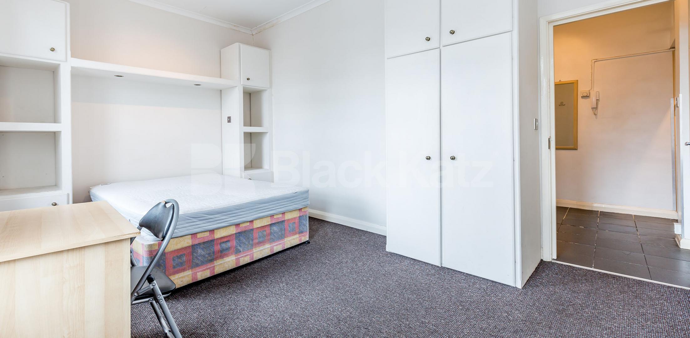 			2 Bedroom, 1 bath, 1 reception Flat			 Dalston Lane, DALSTON