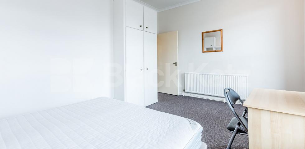 			2 Bedroom, 1 bath, 1 reception Flat			 Dalston Lane, DALSTON