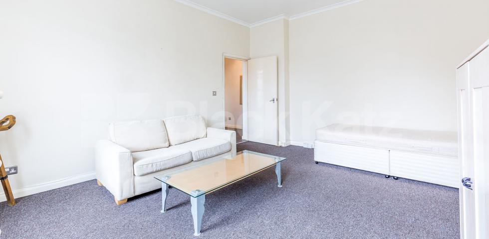 			2 Bedroom, 1 bath, 1 reception Flat			 Dalston Lane, DALSTON