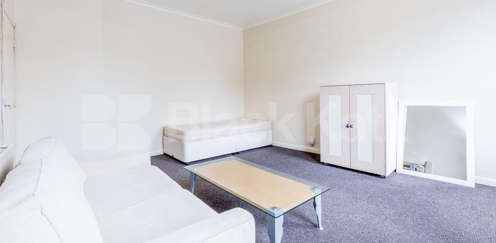 			2 Bedroom, 1 bath, 1 reception Flat			 Dalston Lane, DALSTON