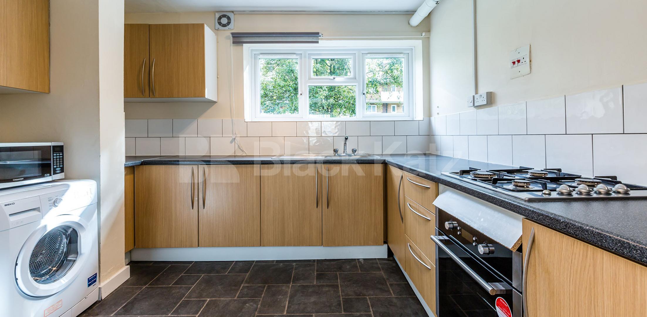 Fantastic spacious two double bed flat mins to shops and transport. Boyton Close, Crouch End