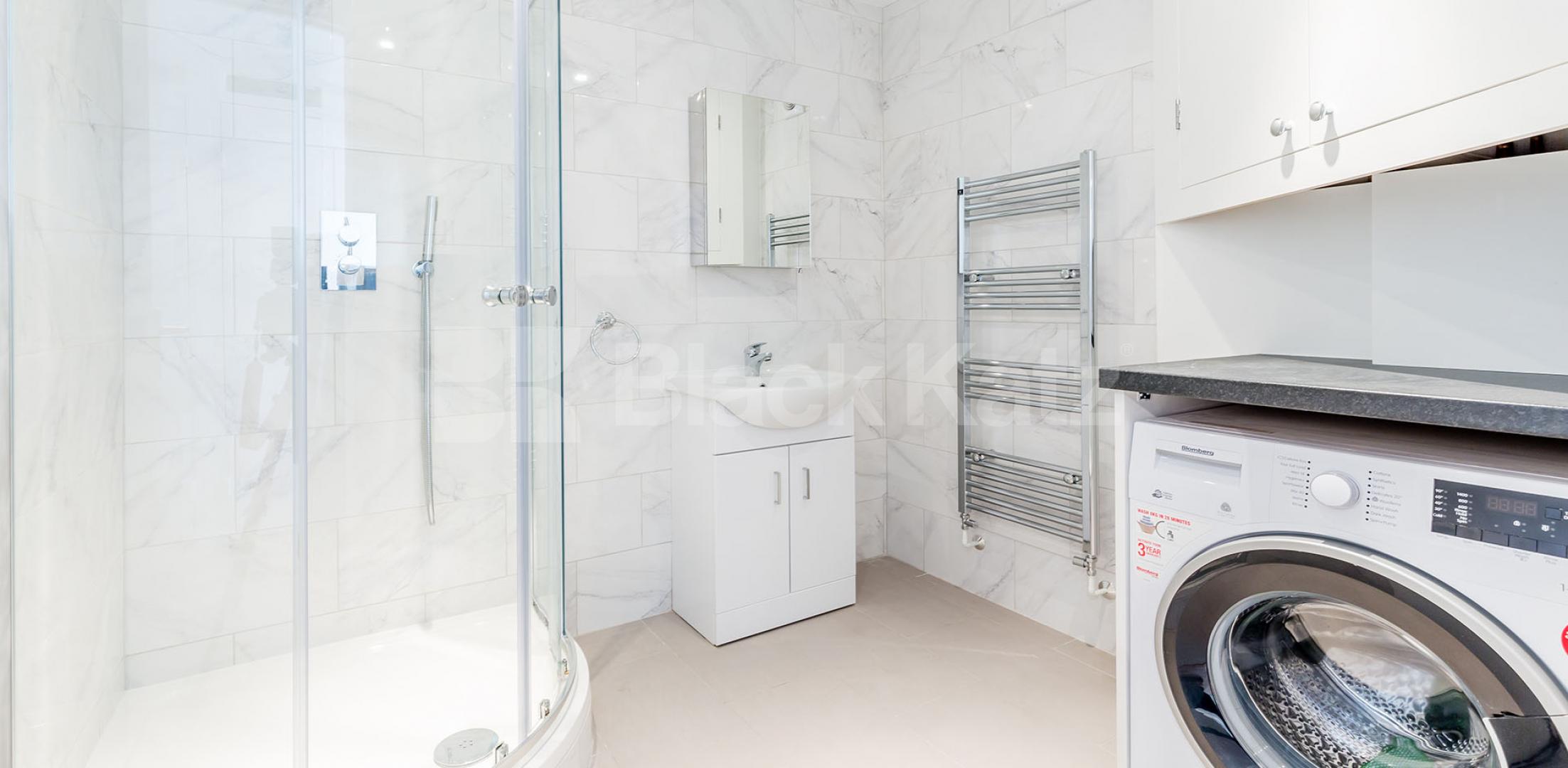 			4 DOUBLE BEDROOMS, 4 Bedroom, 1 bath, 1 reception Flat			 Tomlins Walk, HOLLOWAY