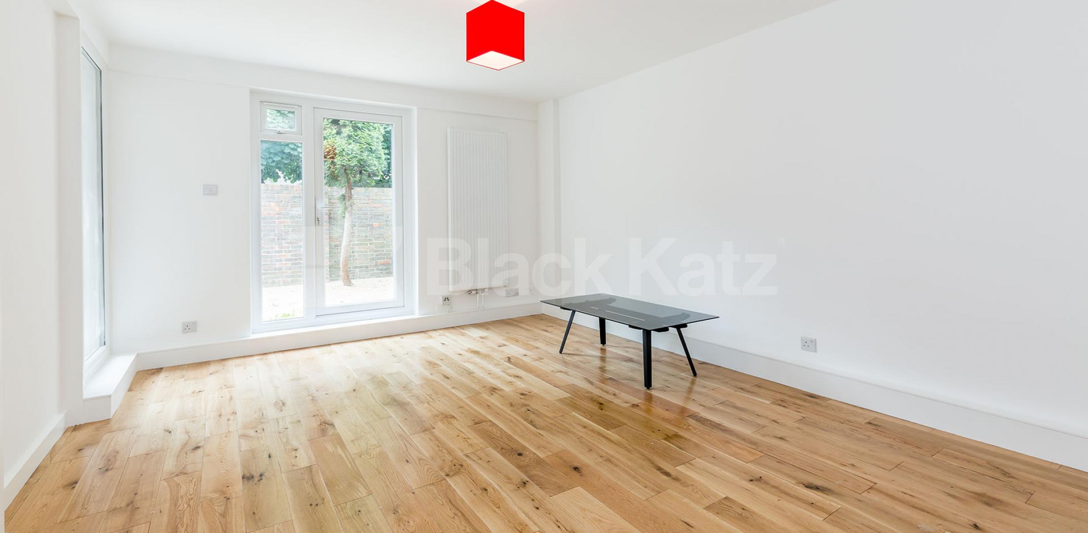			4 DOUBLE BEDROOMS, 4 Bedroom, 1 bath, 1 reception Flat			 Tomlins Walk, HOLLOWAY