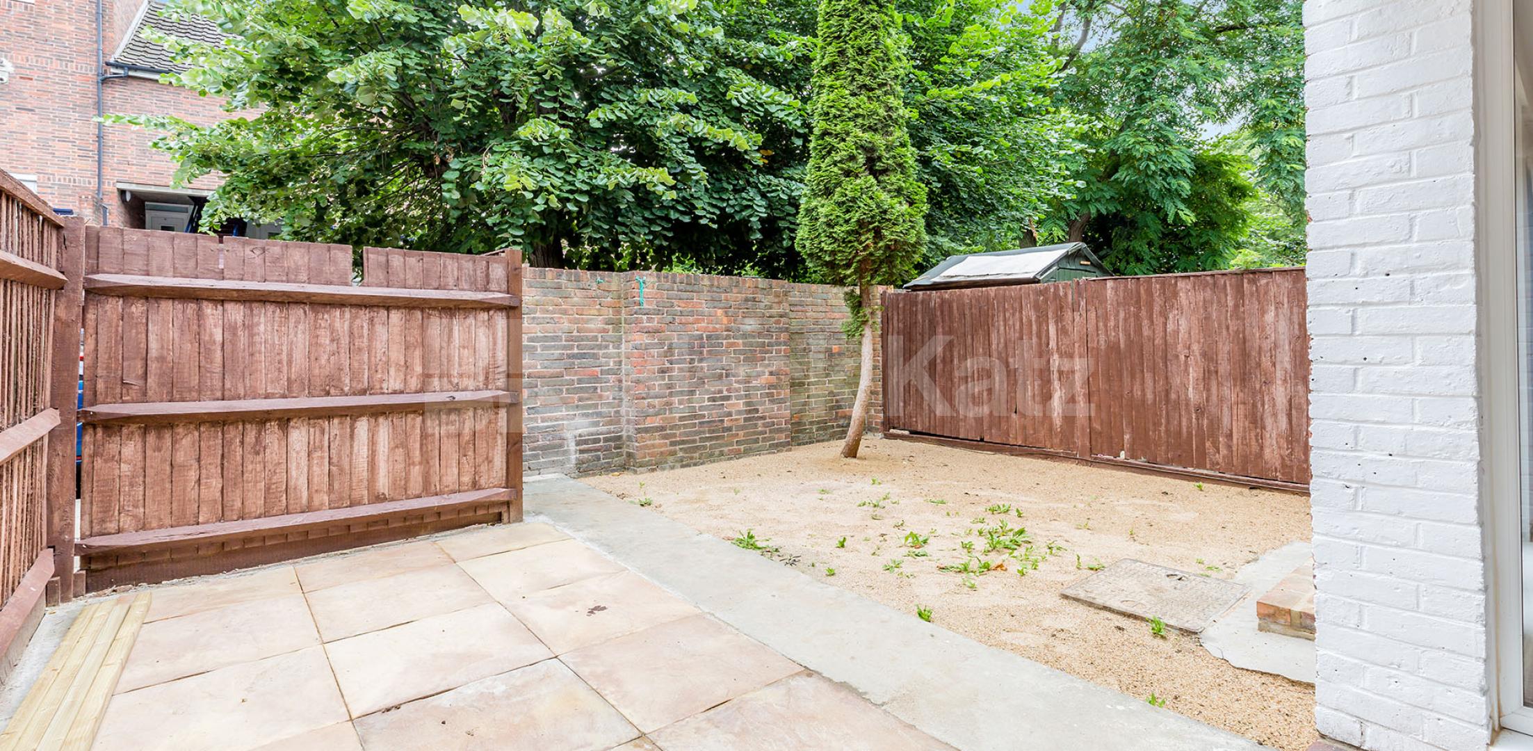 			NEWLY REFURBISHED 4 BEDROOM HOUSE!, 4 Bedroom, 1 bath, 1 reception House			 Tomlins Walk, HOLLOWAY-FINSBURY PARK-ISLINGTON