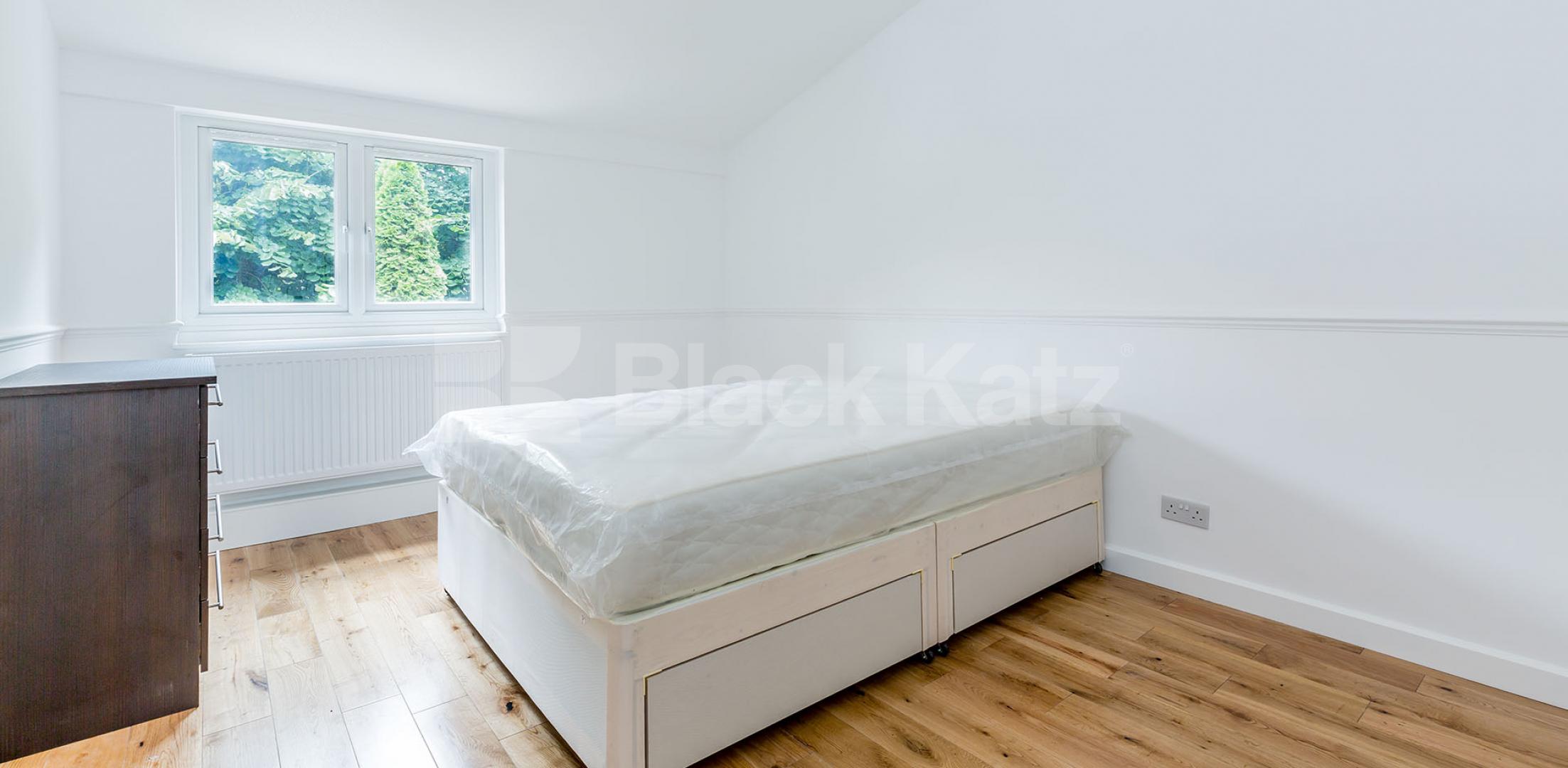 			NEWLY REFURBISHED 4 BEDROOM HOUSE!, 4 Bedroom, 1 bath, 1 reception House			 Tomlins Walk, HOLLOWAY-FINSBURY PARK-ISLINGTON