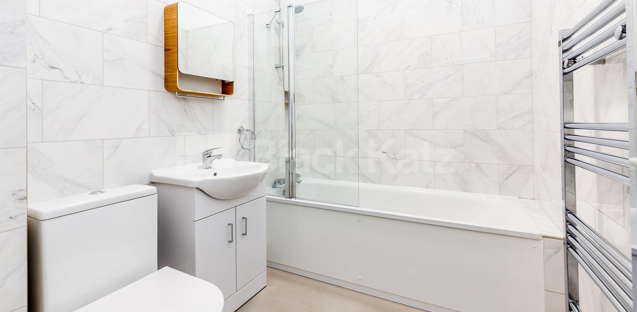 			NEWLY REFURBISHED 4 BEDROOM HOUSE!, 4 Bedroom, 1 bath, 1 reception House			 Tomlins Walk, HOLLOWAY-FINSBURY PARK-ISLINGTON