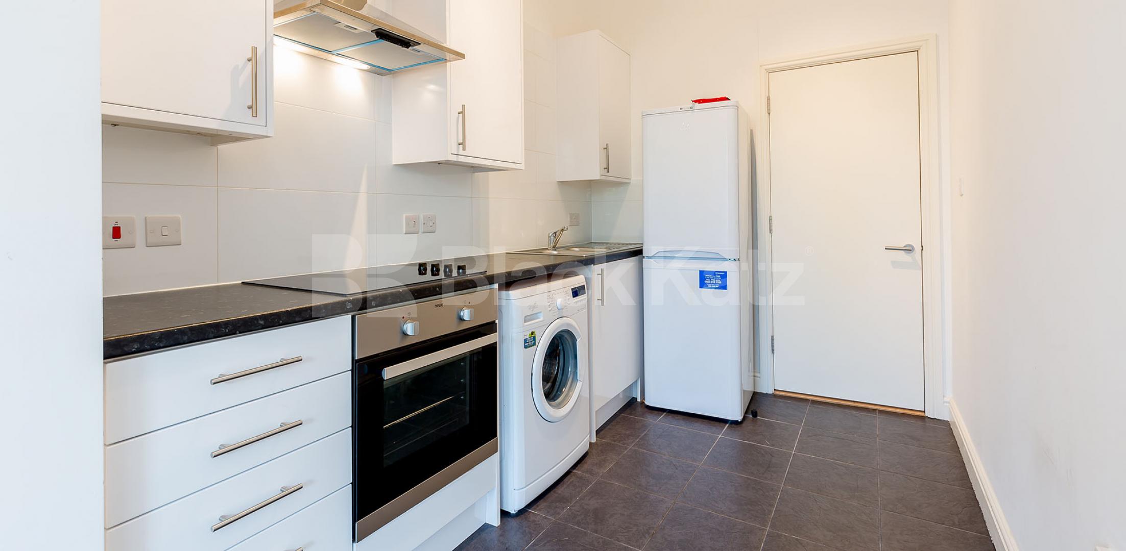 			LARGE 4 BED & LOUNGE, 4 Bedroom, 1 bath, 1 reception Apartment			 Annette Road, HOLLOWAY N7