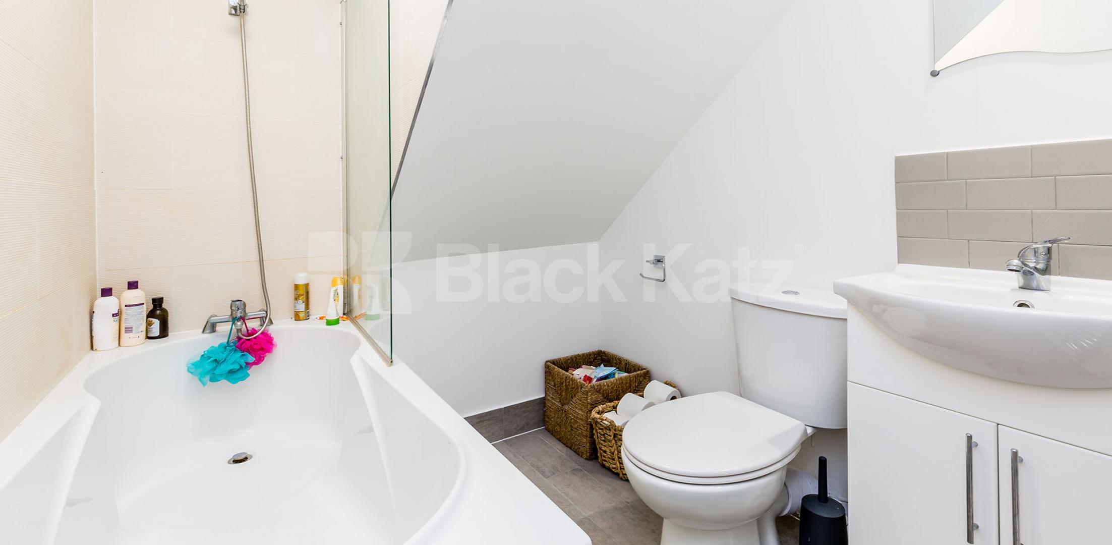 			FANSTASTIC NEW INSTRUCTION!, 1 Bedroom, 1 bath, 1 reception Ground Floor Flat			 Elder Avenue, Crouch End