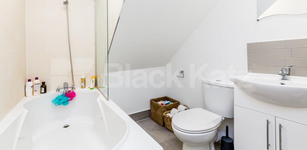 			FANSTASTIC NEW INSTRUCTION!, 1 Bedroom, 1 bath, 1 reception Ground Floor Flat			 Elder Avenue, Crouch End