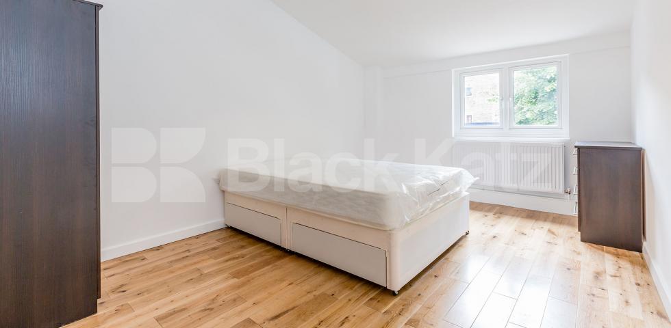 			NEWLY REFURBISHED 4 BEDROOM HOUSE!, 4 Bedroom, 1 bath, 1 reception House			 Tomlins Walk, HOLLOWAY-FINSBURY PARK-ISLINGTON