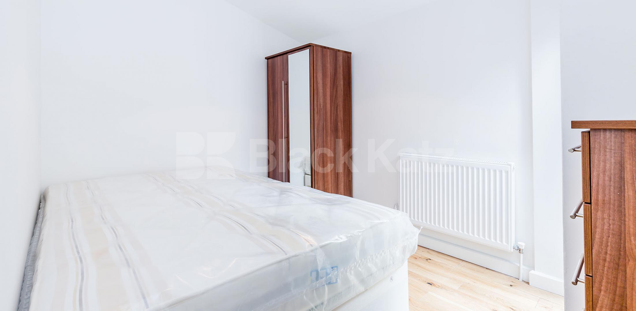 			NEWLY REFURBISHED 4 BEDROOM HOUSE!, 4 Bedroom, 1 bath, 1 reception House			 Tomlins Walk, HOLLOWAY-FINSBURY PARK-ISLINGTON