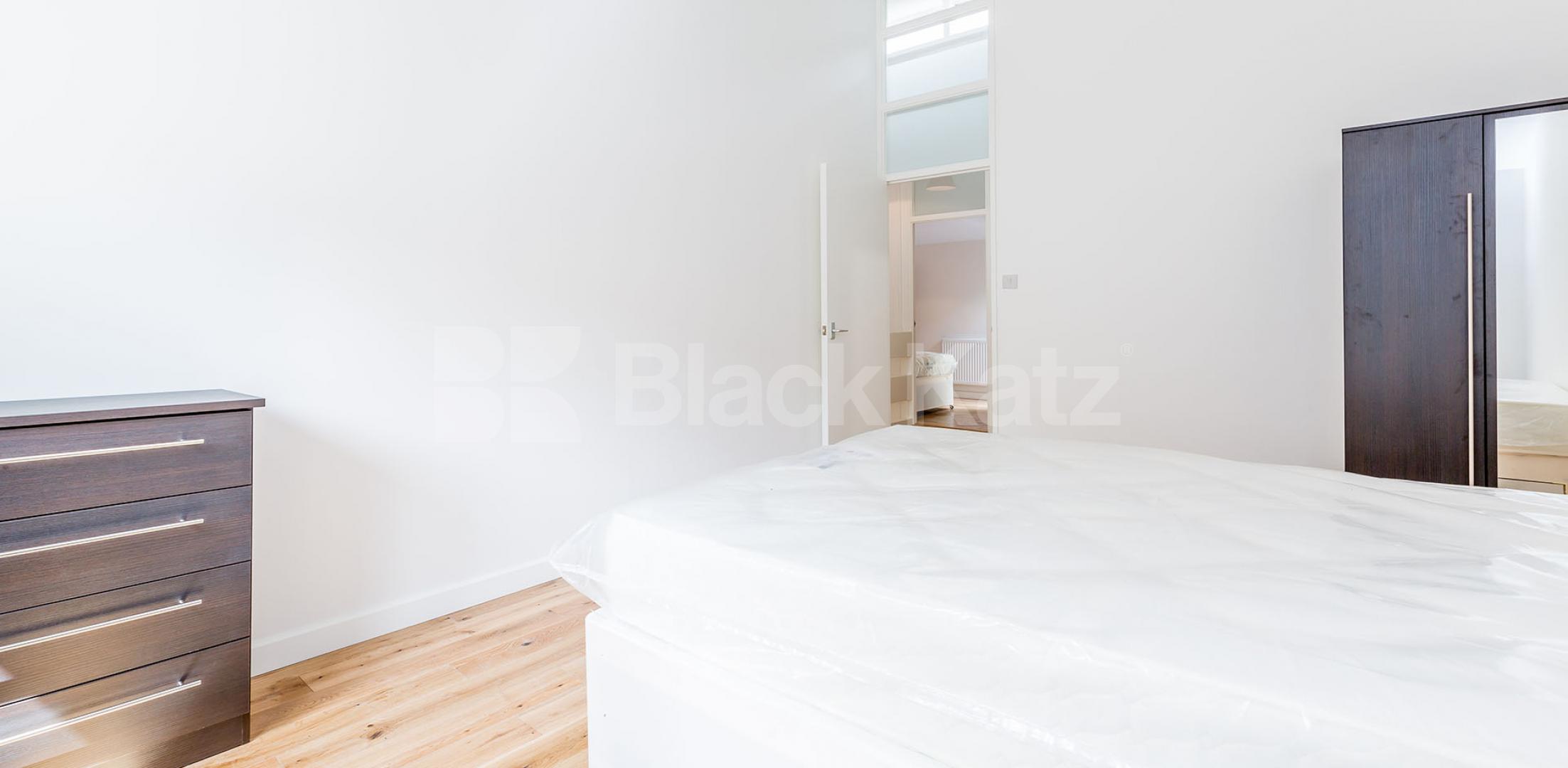 			NEWLY REFURBISHED 4 BEDROOM HOUSE!, 4 Bedroom, 1 bath, 1 reception House			 Tomlins Walk, HOLLOWAY-FINSBURY PARK-ISLINGTON