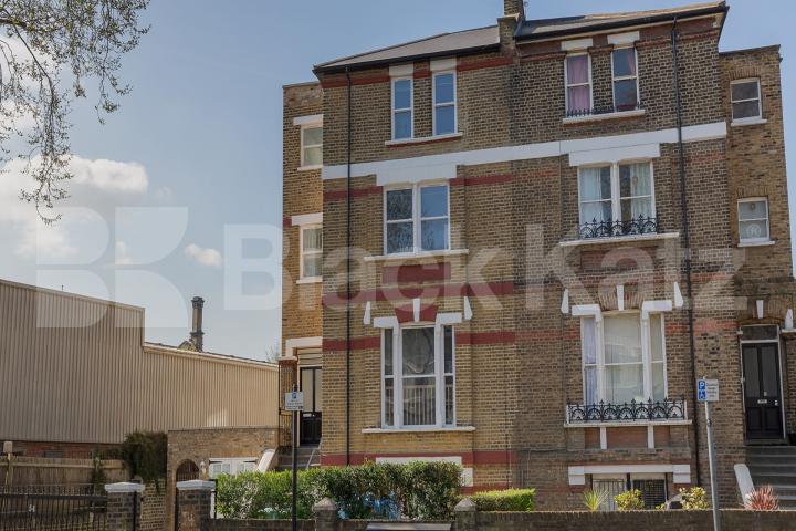 Modern one bedroom property in a lovely secure conversion Hillmarton Road, Islington