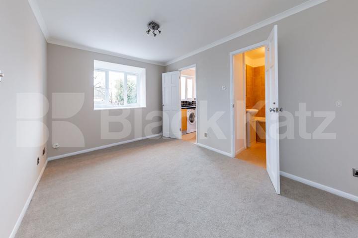 large self contained studio with separate kitchen  Cambridge Gardens, Muswell Hill