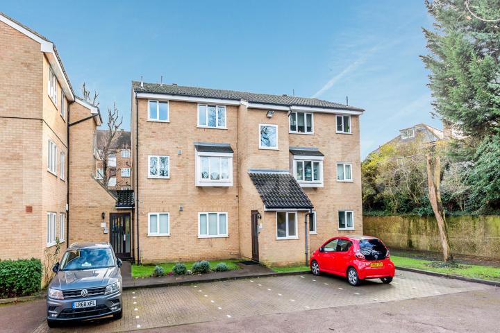 large self contained studio with separate kitchen  Cambridge Gardens, Muswell Hill