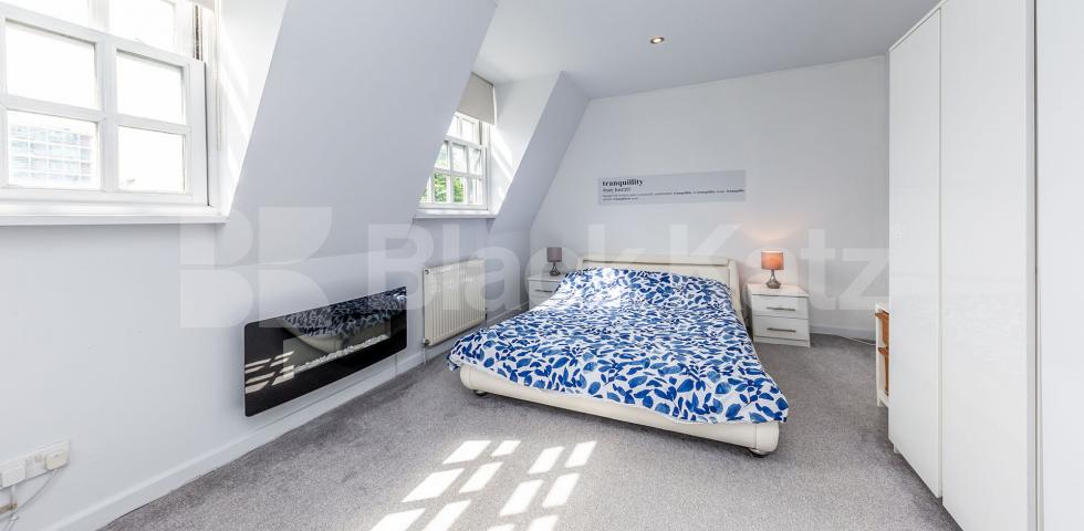 			2 BEDROOM MAISONETTE WITH ROOF TERRACE! MUST SEE, 2 Bedroom, 1 bath, 1 reception Maisonette			 Penton Street N1, ANGEL