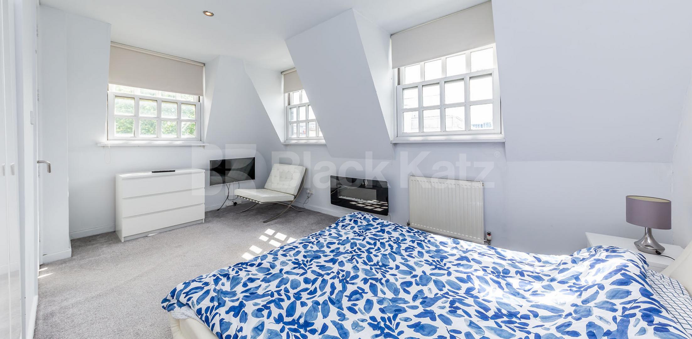 			2 BEDROOM MAISONETTE WITH ROOF TERRACE! MUST SEE, 2 Bedroom, 1 bath, 1 reception Maisonette			 Penton Street N1, ANGEL
