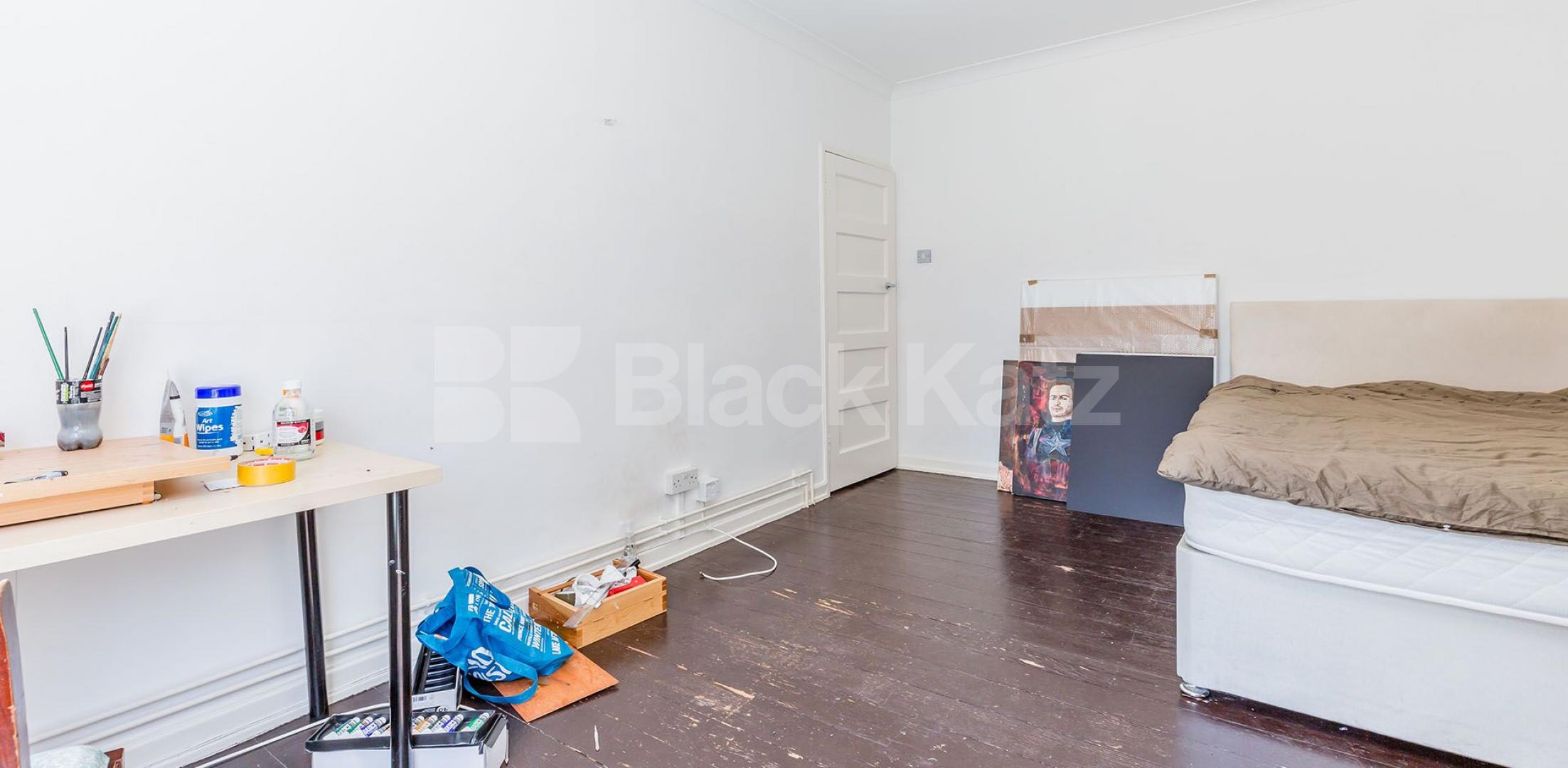 			PERFECT FOR 3 SHARERS!, 2 Bedroom, 1 bath, 1 reception Flat			 Cromer Street, KINGS CROSS