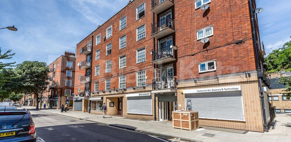 			PERFECT FOR 3 SHARERS!, 2 Bedroom, 1 bath, 1 reception Flat			 Cromer Street, KINGS CROSS
