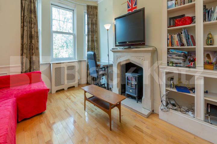 spacious 2 bedroom property located within a beautiful period conversion  Englefield Road, De Beauvoir Town