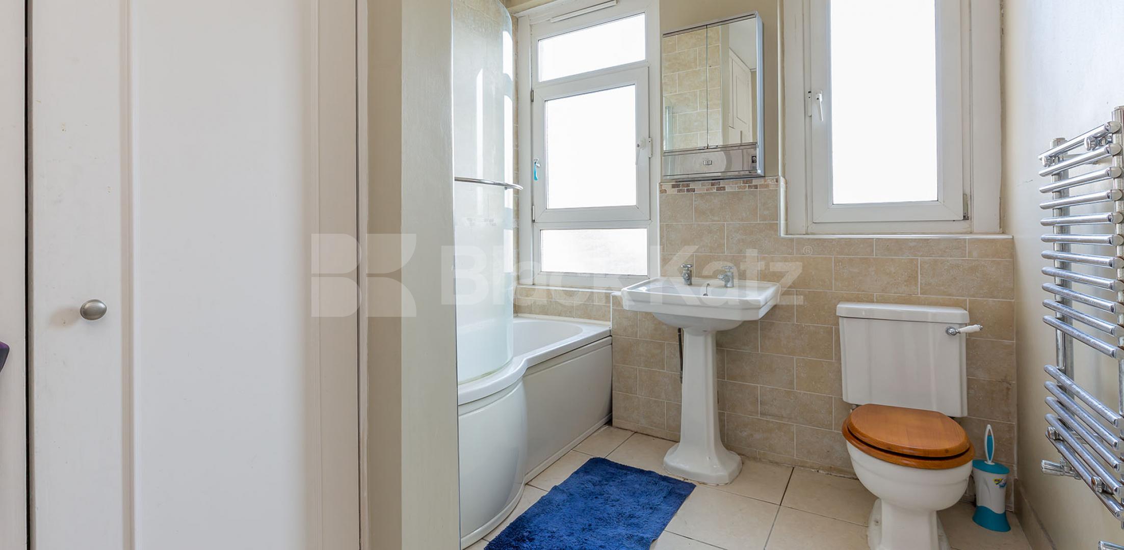 			STUNNING 3 BEDROOM BY HIGHBURY FIELDS, 3 Bedroom, 1 bath, 1 reception Flat			 Morgan Mansions, Morgan Road, HIGHBURY AND ISLINGTON-HOLLOWAY