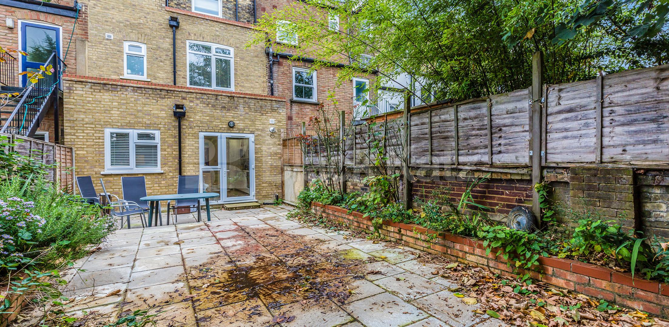 Natural light throughout 2 Bedroom, Furnished Flat in Moray Road N4