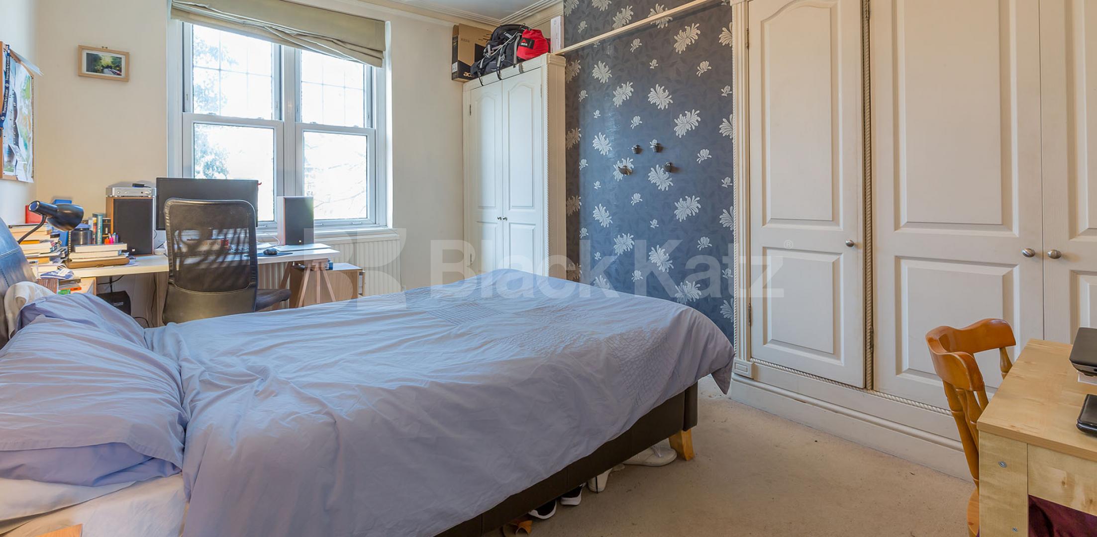 			STUNNING 3 BEDROOM BY HIGHBURY FIELDS, 3 Bedroom, 1 bath, 1 reception Flat			 Morgan Mansions, Morgan Road, HIGHBURY AND ISLINGTON-HOLLOWAY