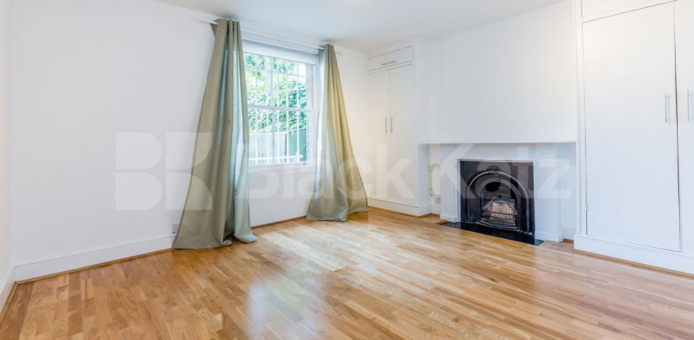 Lovely three bed with modern fixtures and fittings mins to tube & shops Hillmarton Road, Caledonian Road