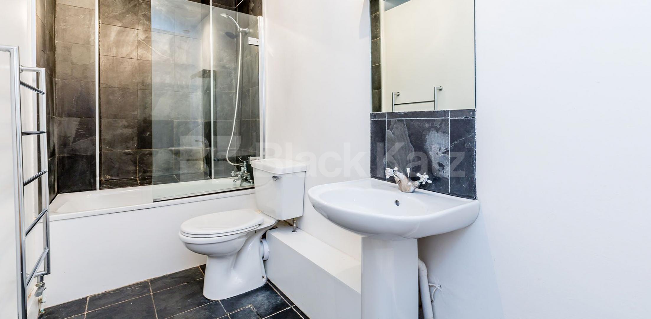 			GARDEN FLAT!, 1 Bedroom, 1 bath, 1 reception Flat			 Hartham Road, HILLMARTON CONSERVATION AREA